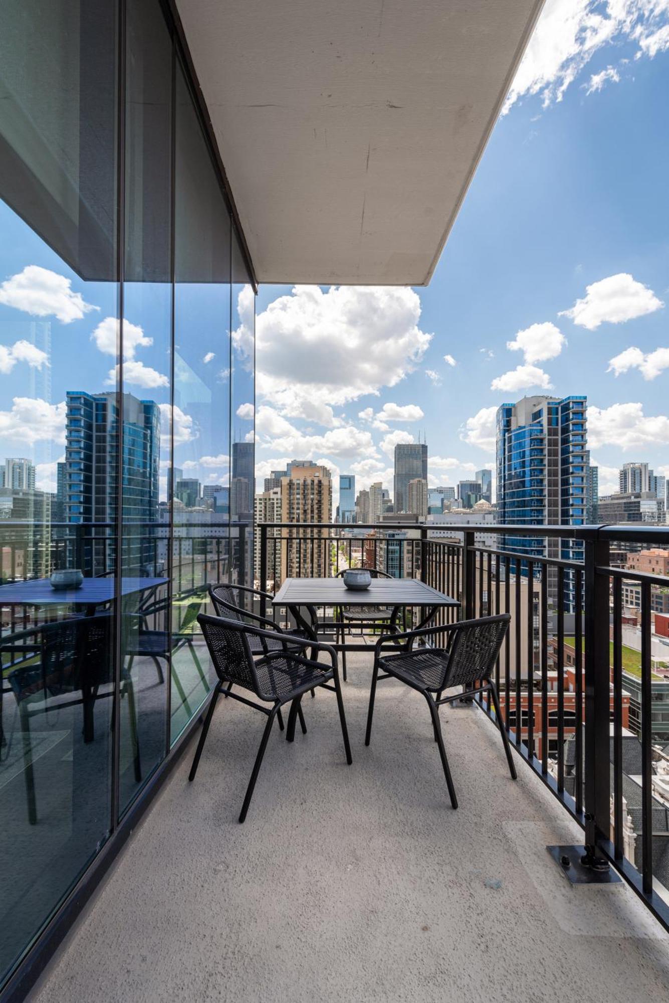 Aurelien Spacious Apartments In The Heart Of Gold Coast Chicago Exterior foto